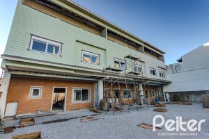 Casa em Condomínio à venda com 237m², 4 dormitórios, 4 suítes, 3 vagas, no bairro Vila Assunção em Porto Alegre