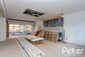 Casa em Condomínio à venda com 237m², 4 dormitórios, 4 suítes, 3 vagas, no bairro Vila Assunção em Porto Alegre