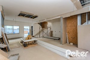 Casa em Condomínio à venda com 237m², 4 dormitórios, 4 suítes, 3 vagas, no bairro Vila Assunção em Porto Alegre