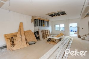 Casa em Condomínio à venda com 237m², 4 dormitórios, 4 suítes, 3 vagas, no bairro Vila Assunção em Porto Alegre