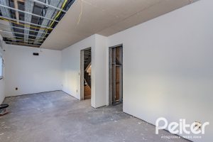 Casa em Condomínio à venda com 237m², 4 dormitórios, 4 suítes, 3 vagas, no bairro Vila Assunção em Porto Alegre