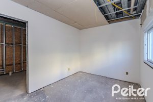 Casa em Condomínio à venda com 237m², 4 dormitórios, 4 suítes, 3 vagas, no bairro Vila Assunção em Porto Alegre