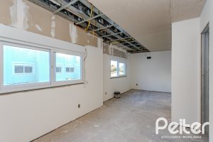 Casa em Condomínio à venda com 237m², 4 dormitórios, 4 suítes, 3 vagas, no bairro Vila Assunção em Porto Alegre