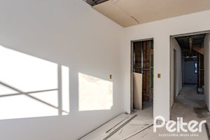 Casa em Condomínio à venda com 237m², 4 dormitórios, 4 suítes, 3 vagas, no bairro Vila Assunção em Porto Alegre
