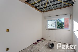 Casa em Condomínio à venda com 237m², 4 dormitórios, 4 suítes, 3 vagas, no bairro Vila Assunção em Porto Alegre