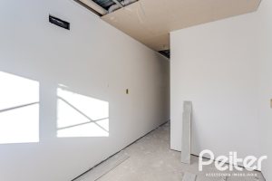 Casa em Condomínio à venda com 237m², 4 dormitórios, 4 suítes, 3 vagas, no bairro Vila Assunção em Porto Alegre
