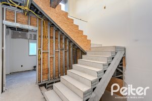 Casa em Condomínio à venda com 237m², 4 dormitórios, 4 suítes, 3 vagas, no bairro Vila Assunção em Porto Alegre