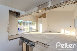 Casa em Condomínio à venda com 237m², 4 dormitórios, 4 suítes, 3 vagas, no bairro Vila Assunção em Porto Alegre