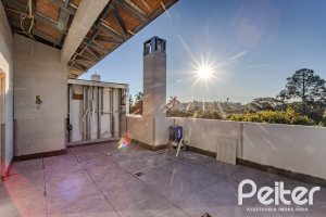 Casa em Condomínio à venda com 237m², 4 dormitórios, 4 suítes, 3 vagas, no bairro Vila Assunção em Porto Alegre