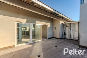 Casa em Condomínio à venda com 237m², 4 dormitórios, 4 suítes, 3 vagas, no bairro Vila Assunção em Porto Alegre