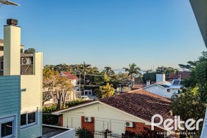 Casa em Condomínio à venda com 237m², 4 dormitórios, 4 suítes, 3 vagas, no bairro Vila Assunção em Porto Alegre