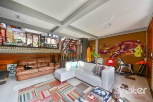 Casa à venda com 157m², 3 dormitórios, 1 suíte, 3 vagas, no bairro Guaruja em Porto Alegre