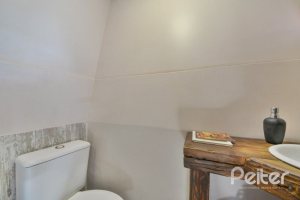 Casa à venda com 157m², 3 dormitórios, 1 suíte, 3 vagas, no bairro Guaruja em Porto Alegre