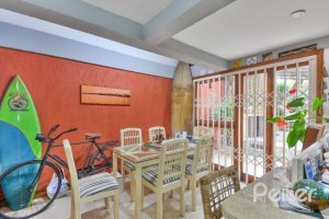 Casa à venda com 157m², 3 dormitórios, 1 suíte, 3 vagas, no bairro Guaruja em Porto Alegre