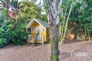 Casa à venda com 157m², 3 dormitórios, 1 suíte, 3 vagas, no bairro Guaruja em Porto Alegre