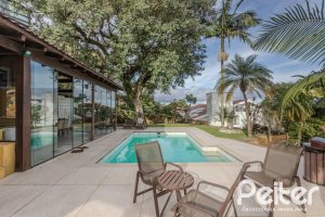 Casa à venda com 450m², 4 dormitórios, 3 suítes, 5 vagas, no bairro Vila Conceição em Porto Alegre
