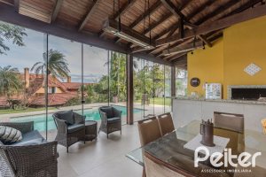 Casa à venda com 450m², 4 dormitórios, 3 suítes, 5 vagas, no bairro Vila Conceição em Porto Alegre