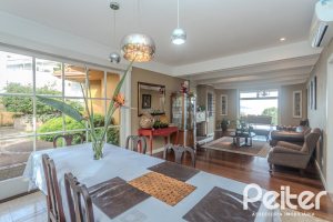 Casa à venda com 450m², 4 dormitórios, 3 suítes, 5 vagas, no bairro Vila Conceição em Porto Alegre