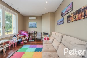 Casa à venda com 450m², 4 dormitórios, 3 suítes, 5 vagas, no bairro Vila Conceição em Porto Alegre