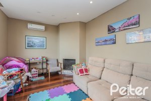 Casa à venda com 450m², 4 dormitórios, 3 suítes, 5 vagas, no bairro Vila Conceição em Porto Alegre