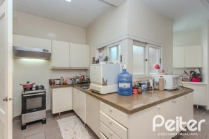 Casa à venda com 450m², 4 dormitórios, 3 suítes, 5 vagas, no bairro Vila Conceição em Porto Alegre
