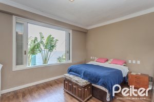 Casa à venda com 450m², 4 dormitórios, 3 suítes, 5 vagas, no bairro Vila Conceição em Porto Alegre