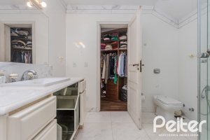 Casa à venda com 450m², 4 dormitórios, 3 suítes, 5 vagas, no bairro Vila Conceição em Porto Alegre
