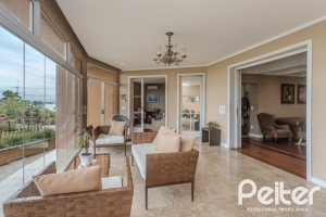 Casa à venda com 450m², 4 dormitórios, 3 suítes, 5 vagas, no bairro Vila Conceição em Porto Alegre