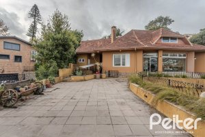 Casa à venda com 450m², 4 dormitórios, 3 suítes, 5 vagas, no bairro Vila Conceição em Porto Alegre