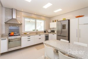 Casa em Condomínio à venda com 253m², 3 dormitórios, 1 suíte, 2 vagas, no bairro Terra Ville em PORTO ALEGRE