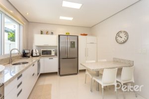 Casa em Condomínio à venda com 253m², 3 dormitórios, 1 suíte, 2 vagas, no bairro Terra Ville em PORTO ALEGRE