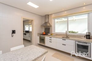 Casa em Condomínio à venda com 253m², 3 dormitórios, 1 suíte, 2 vagas, no bairro Terra Ville em PORTO ALEGRE