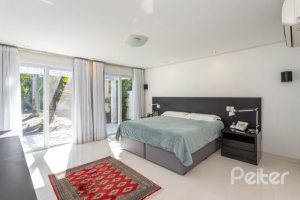 Casa em Condomínio à venda com 253m², 3 dormitórios, 1 suíte, 2 vagas, no bairro Terra Ville em PORTO ALEGRE