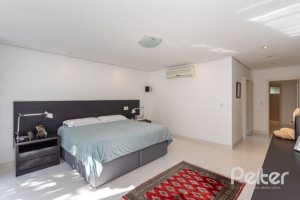 Casa em Condomínio à venda com 253m², 3 dormitórios, 1 suíte, 2 vagas, no bairro Terra Ville em PORTO ALEGRE