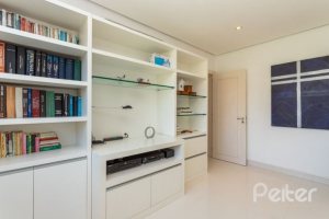 Casa em Condomínio à venda com 253m², 3 dormitórios, 1 suíte, 2 vagas, no bairro Terra Ville em PORTO ALEGRE