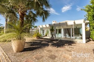 Casa em Condomínio à venda com 253m², 3 dormitórios, 1 suíte, 2 vagas, no bairro Terra Ville em PORTO ALEGRE