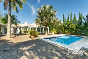 Casa em Condomínio à venda com 253m², 3 dormitórios, 1 suíte, 2 vagas, no bairro Terra Ville em PORTO ALEGRE