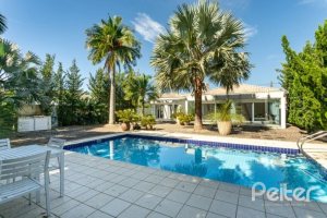 Casa em Condomínio à venda com 253m², 3 dormitórios, 1 suíte, 2 vagas, no bairro Terra Ville em PORTO ALEGRE