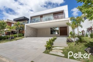 Casa em Condomínio à venda com 387m², 4 dormitórios, 4 suítes, 5 vagas, no bairro Alphaville em PORTO ALEGRE