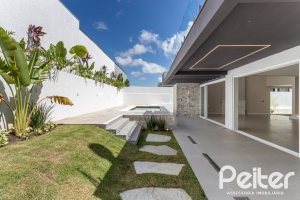 Casa em Condomínio à venda com 387m², 4 dormitórios, 4 suítes, 5 vagas, no bairro Alphaville em PORTO ALEGRE