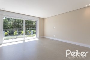 Casa em Condomínio à venda com 387m², 4 dormitórios, 4 suítes, 5 vagas, no bairro Alphaville em PORTO ALEGRE