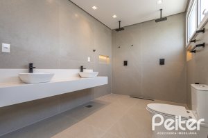 Casa em Condomínio à venda com 387m², 4 dormitórios, 4 suítes, 5 vagas, no bairro Alphaville em PORTO ALEGRE