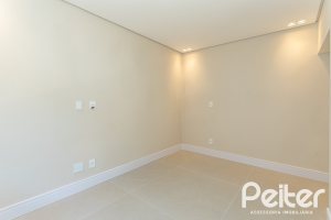 Casa em Condomínio à venda com 387m², 4 dormitórios, 4 suítes, 5 vagas, no bairro Alphaville em PORTO ALEGRE