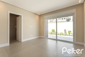 Casa em Condomínio à venda com 387m², 4 dormitórios, 4 suítes, 5 vagas, no bairro Alphaville em PORTO ALEGRE