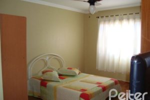 Casa à venda com 150m², 3 dormitórios, 1 suíte, 2 vagas, no bairro Guarujá em Porto Alegre