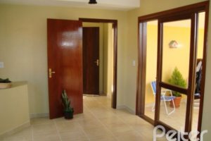 Casa à venda com 150m², 3 dormitórios, 1 suíte, 2 vagas, no bairro Guarujá em Porto Alegre