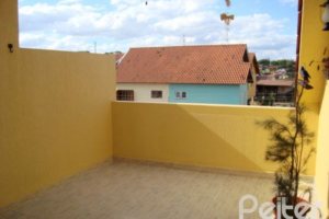 Casa à venda com 150m², 3 dormitórios, 1 suíte, 2 vagas, no bairro Guarujá em Porto Alegre