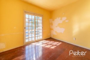 Casa à venda com 142m², 3 dormitórios, 1 suíte, 2 vagas, no bairro Ipanema em Porto Alegre