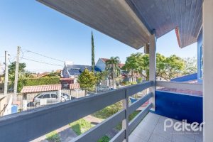 Casa à venda com 142m², 3 dormitórios, 1 suíte, 2 vagas, no bairro Ipanema em Porto Alegre