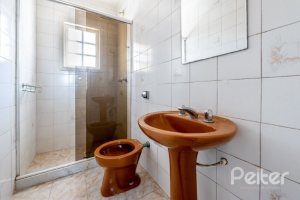 Casa à venda com 142m², 3 dormitórios, 1 suíte, 2 vagas, no bairro Ipanema em Porto Alegre